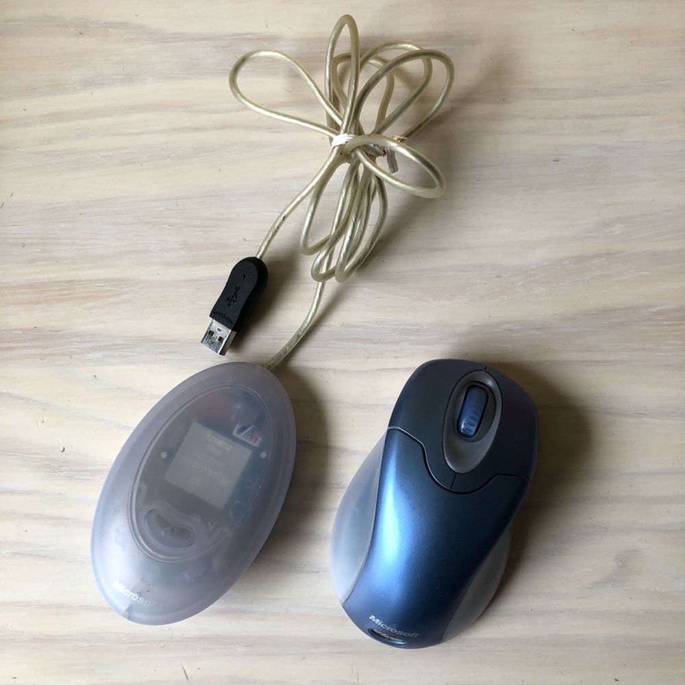 Microsoft Wireless Optical Mouse & USB 2.0 Receiver Cable